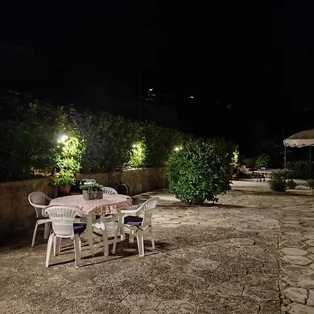 בית נופש Bouganvilla צ'פאלו